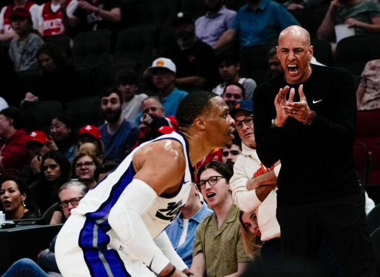 这也行？休斯敦火箭围绕NBA季后赛扳平良机萨克拉门托国王战术微调备战亚冠，巴特勒在TES比赛中关键助攻 